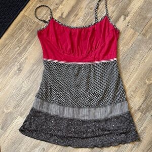 Excellent condition. Unique patterns throughout